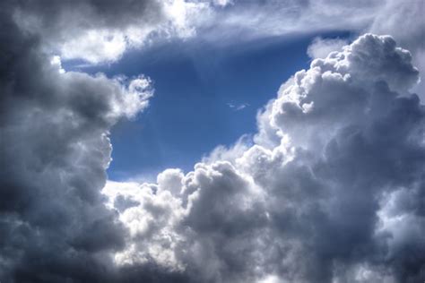 沼田市 天気 今日 - 雲の隙間から見える未来